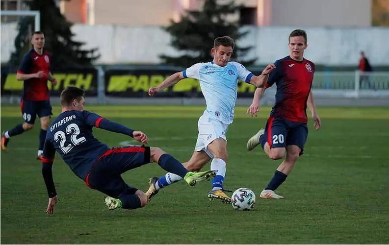 足球比赛中,球员们将展现出最佳状态 足球比赛中,球员们将展现出最佳状态