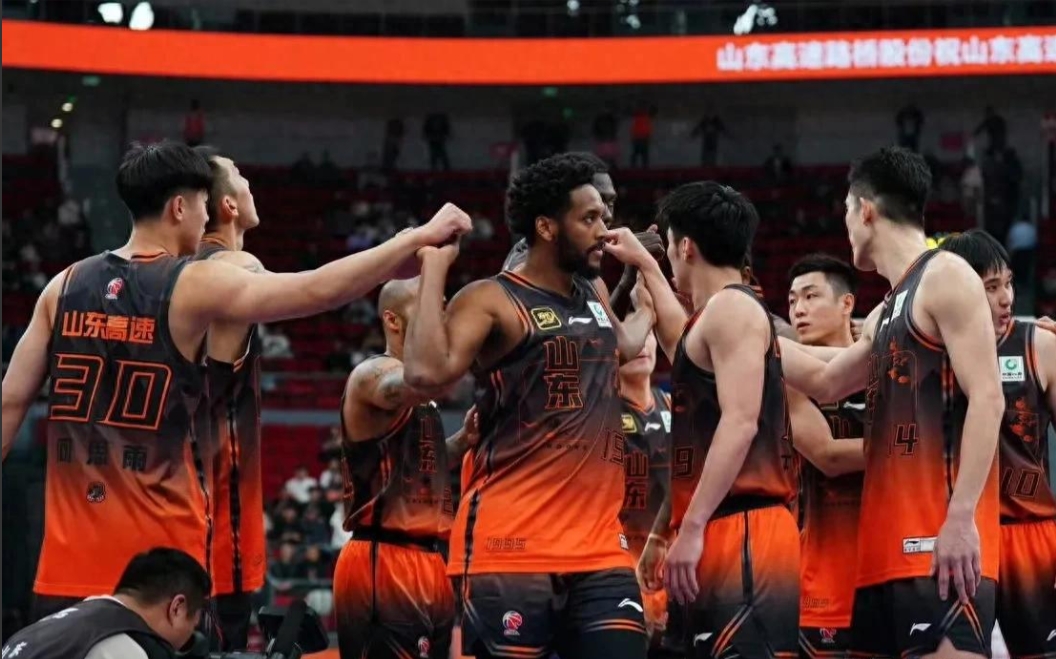 火线连胜,北控男篮赛季表现出色 火线连胜,北控男篮赛季表现出色