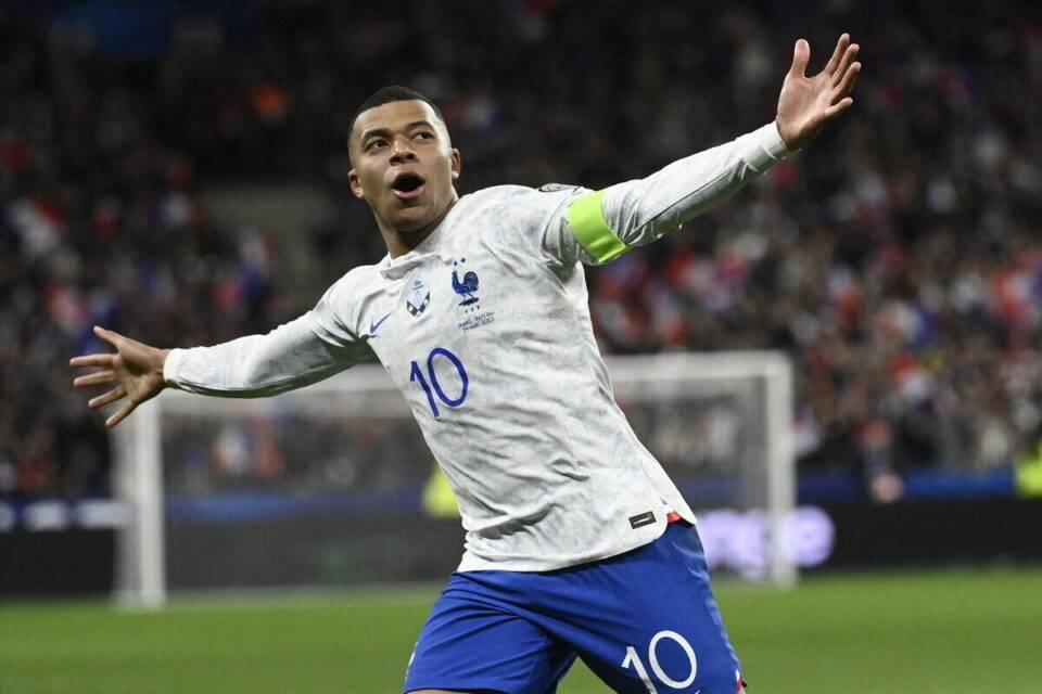 法国国家队球员在友谊赛中大获全胜 法国国家队球员在友谊赛中大获全胜