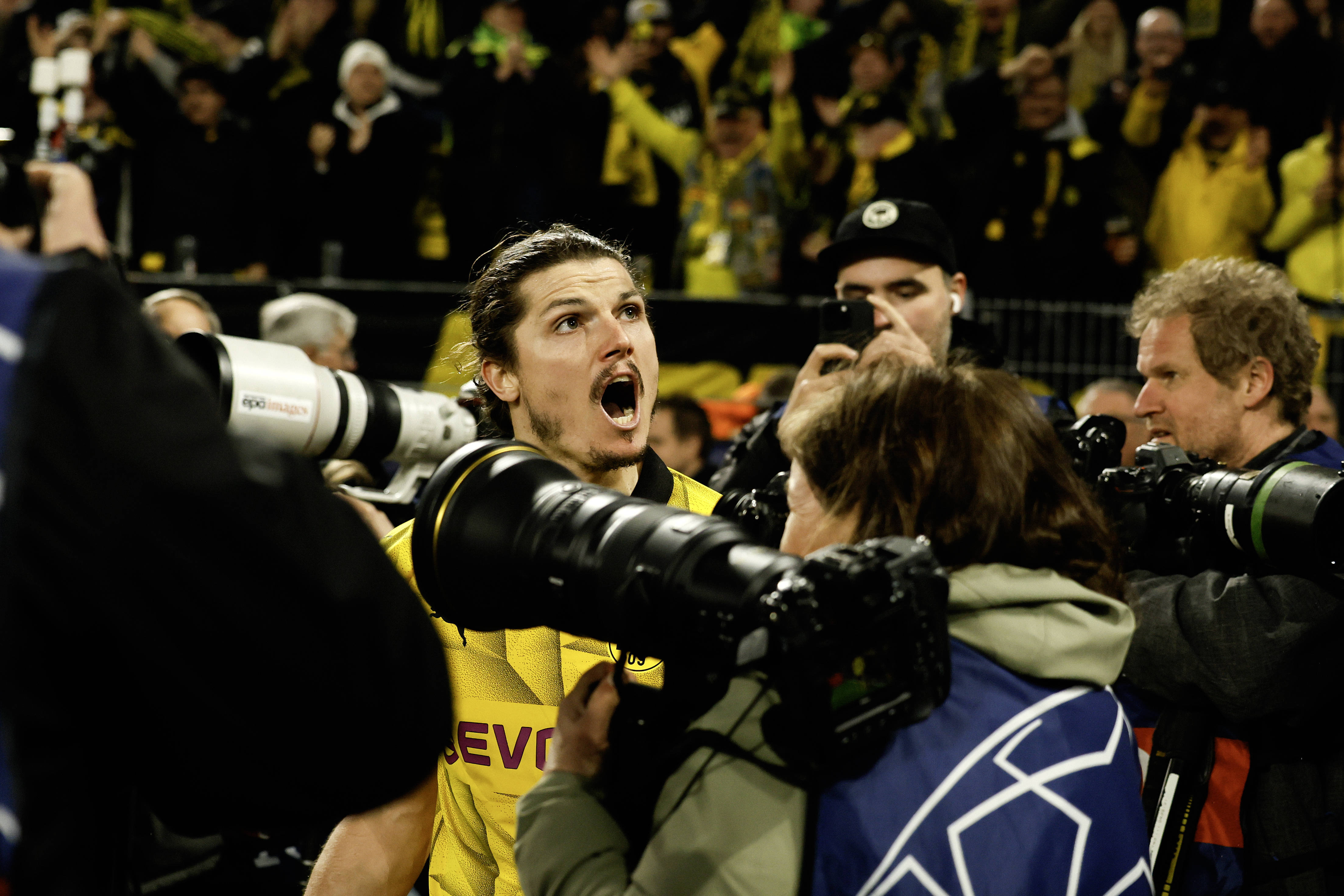 包含多特蒙德喜迎胜利，实力稳居德甲前列的词条