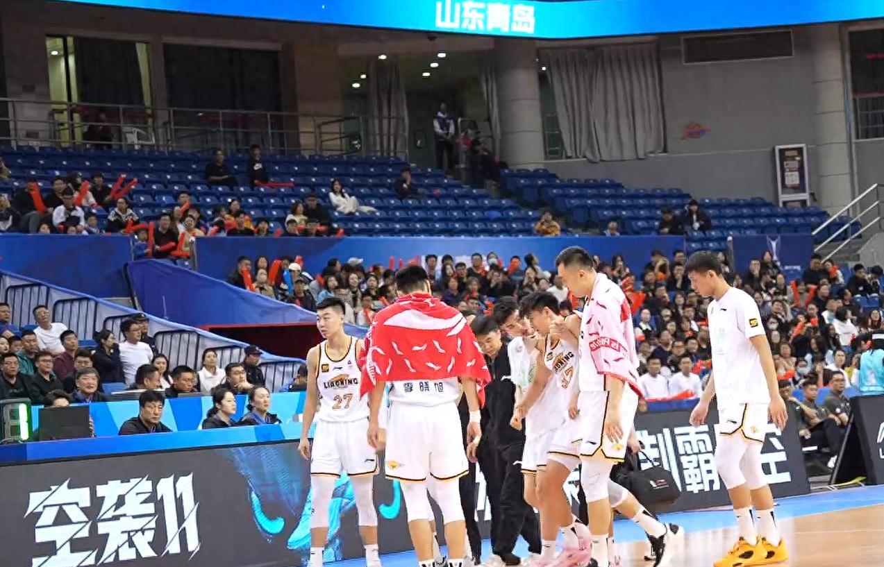 包含湖南男篮对阵青岛男篮，双方绝杀精神可嘉的词条