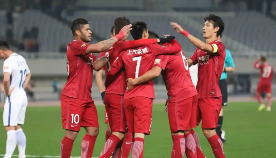 包含新赛季备战如火如荼，球队展现团结合作精神的词条