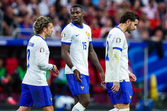 球场上的巅峰对决,国际足坛瞩目 球场上的巅峰对决,国际足坛瞩目