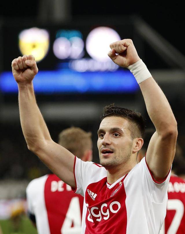 阿贾克斯力挫对手,斩获关键胜利 阿贾克斯力挫对手,斩获关键胜利