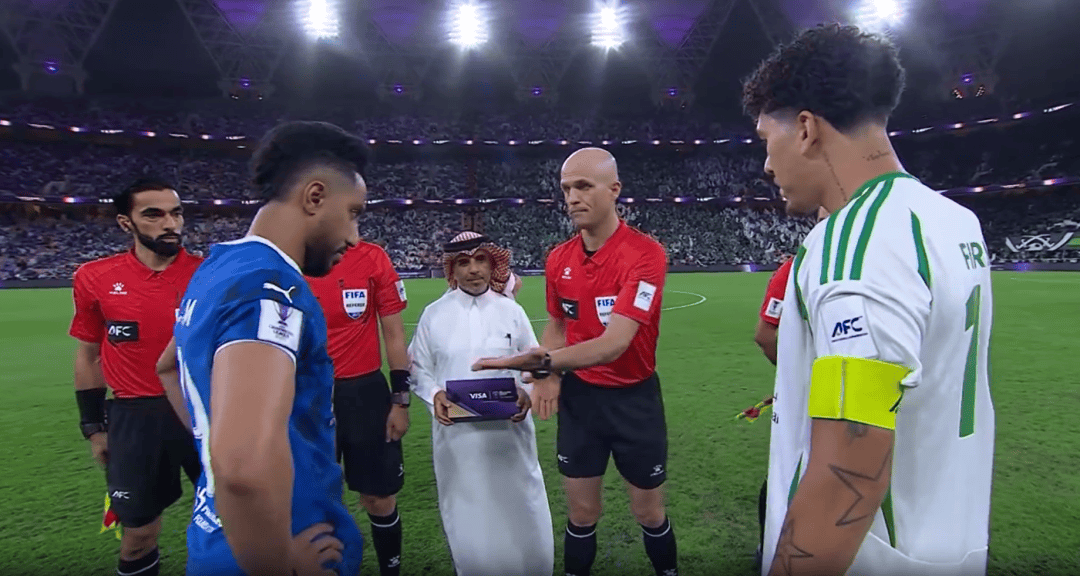 关于阿拉维斯主帅因球队连胜领奖,赞扬全队表现的信息 关于阿拉维斯主帅因球队连胜领奖,赞扬全队表现的信息