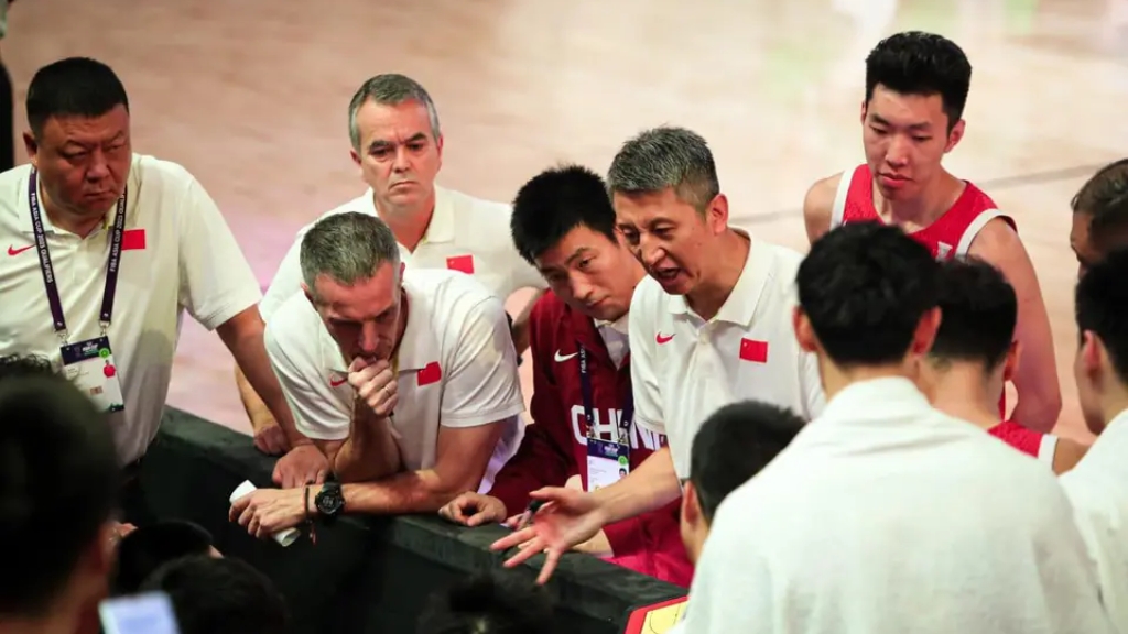 关于强力内线控制,球队轻松击败对手的信息 关于强力内线控制,球队轻松击败对手的信息