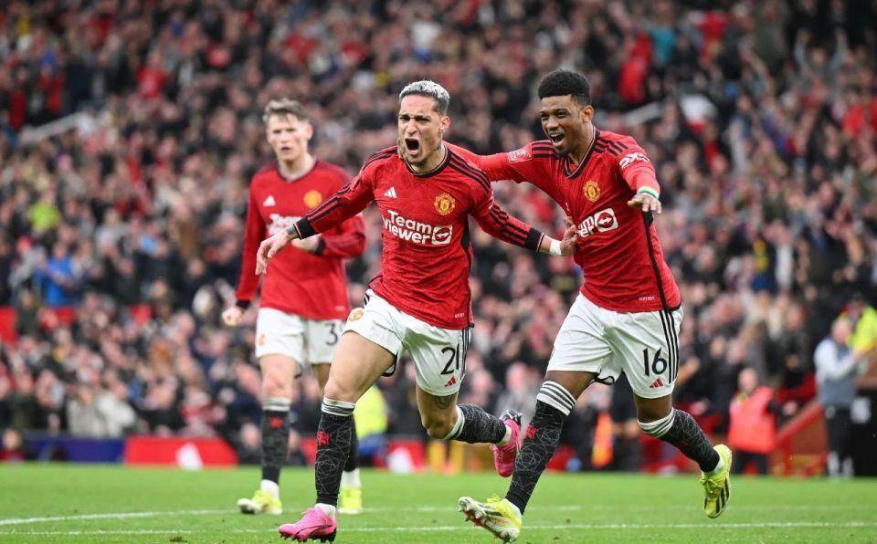 包含曼联逆转胜利带来至关重要分,保持前进的词条 包含曼联逆转胜利带来至关重要分,保持前进的词条