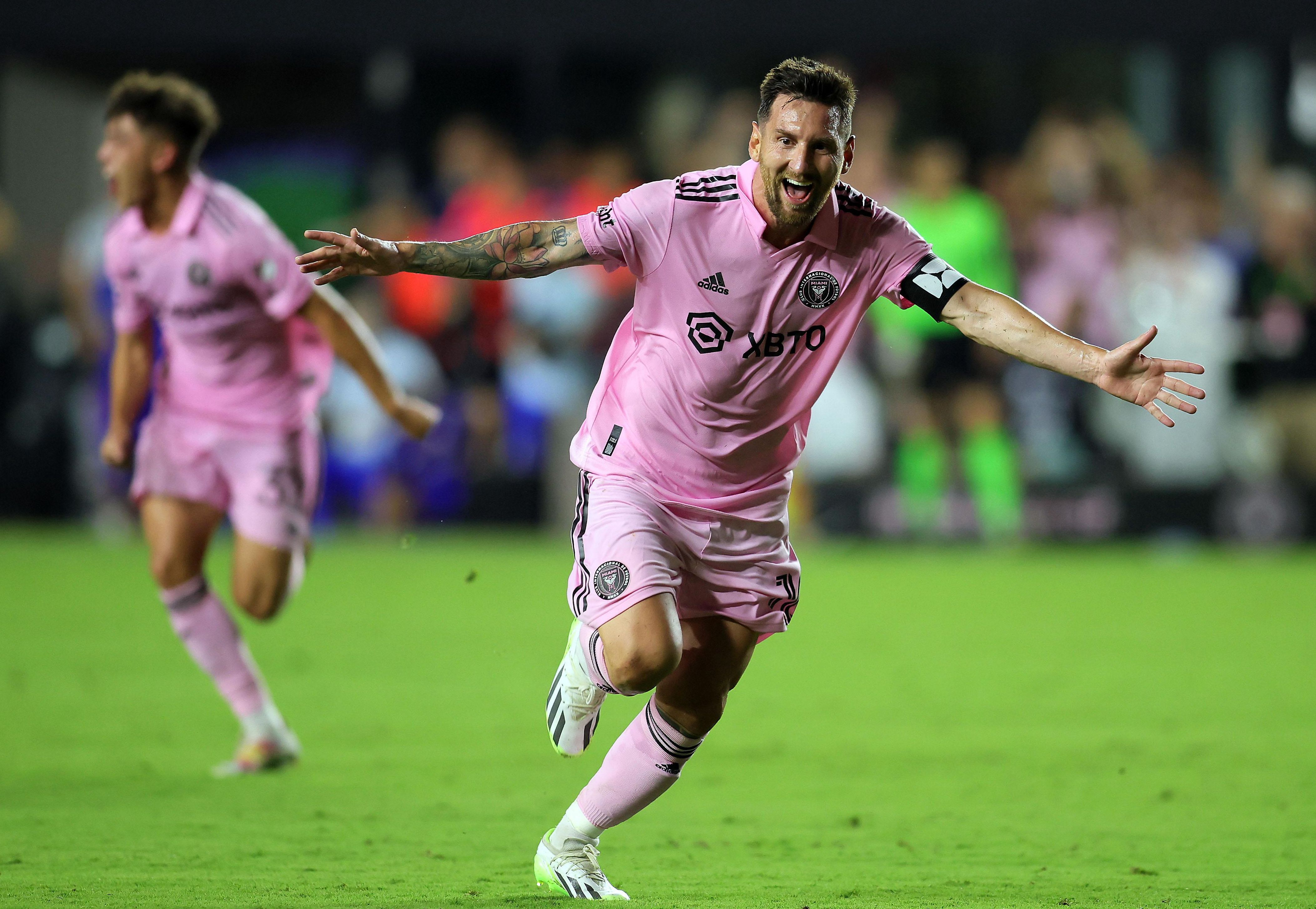 巴塞罗那遭遇曼城逆袭,梅西独得一球难救主 巴塞罗那遭遇曼城逆袭,梅西独得一球难救主