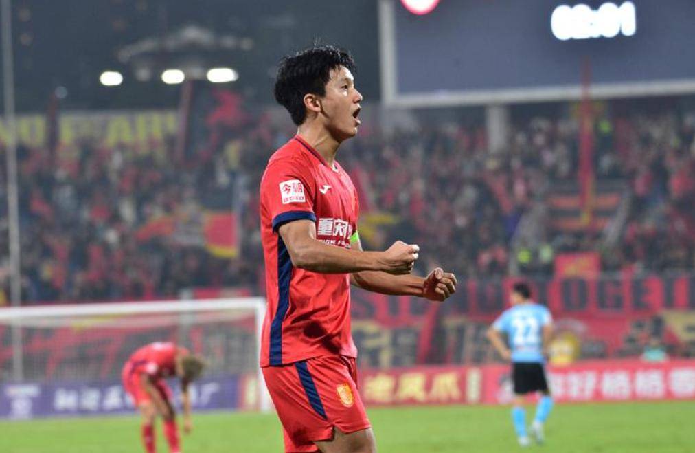 比赛中出现多个进球，现场观众尖叫不断