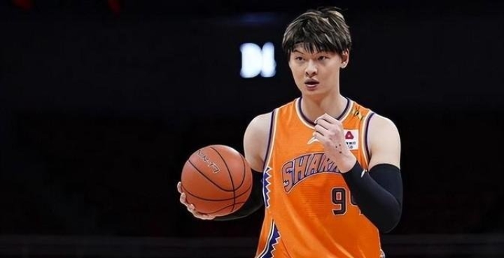 上海男篮签下新秀备战新赛季