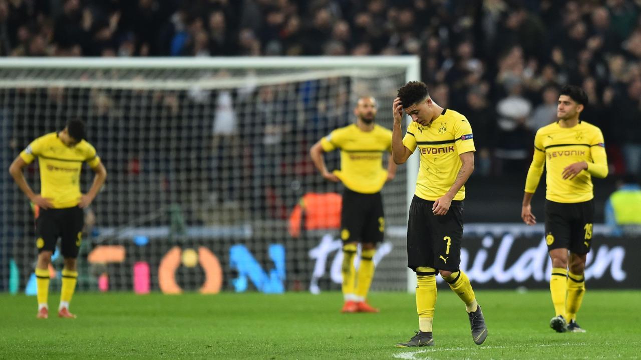 包含汉诺威主场失利，球队面临危机的词条