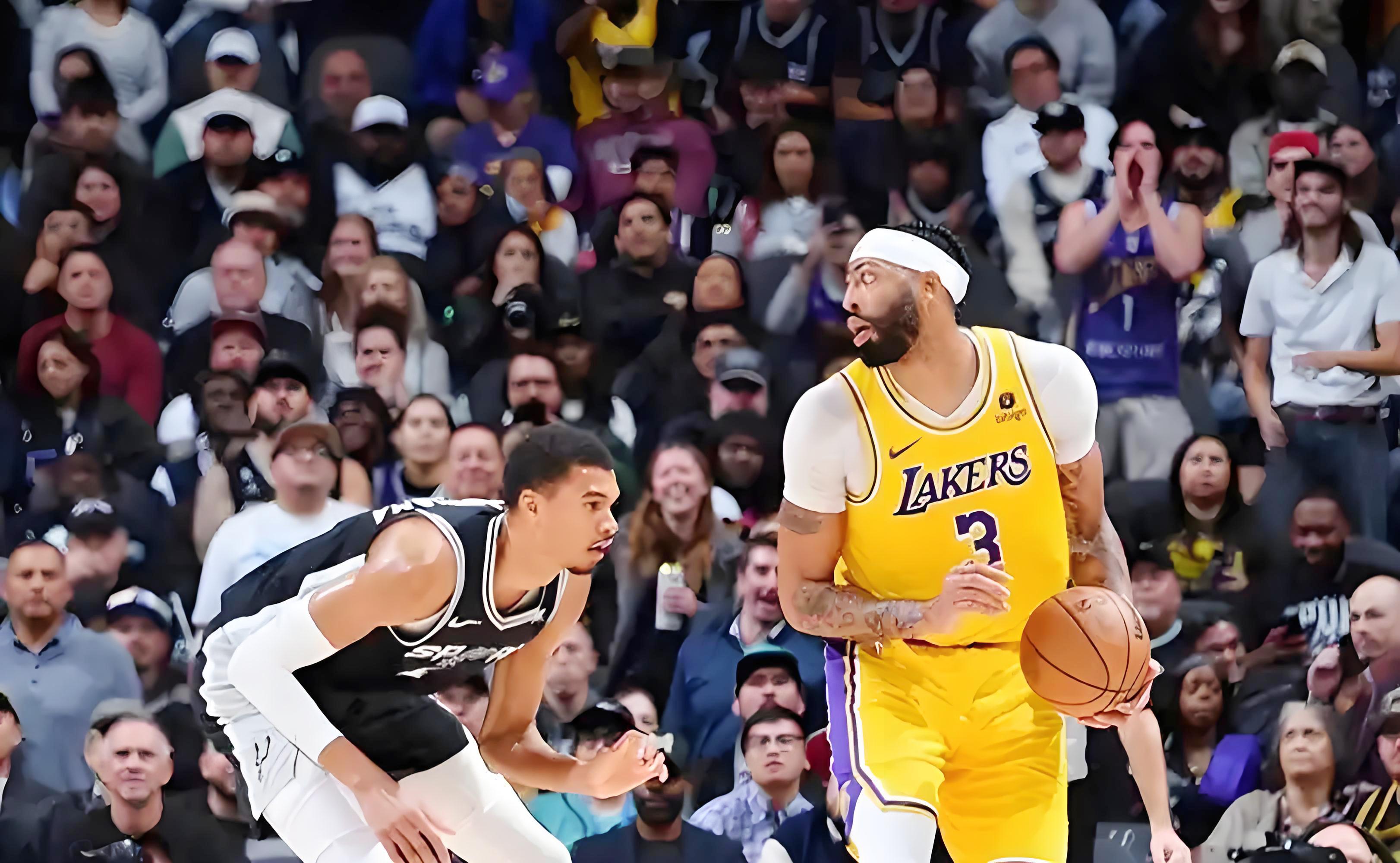 包含外援组合默契无间，篮球赛场上展现默契配合的词条