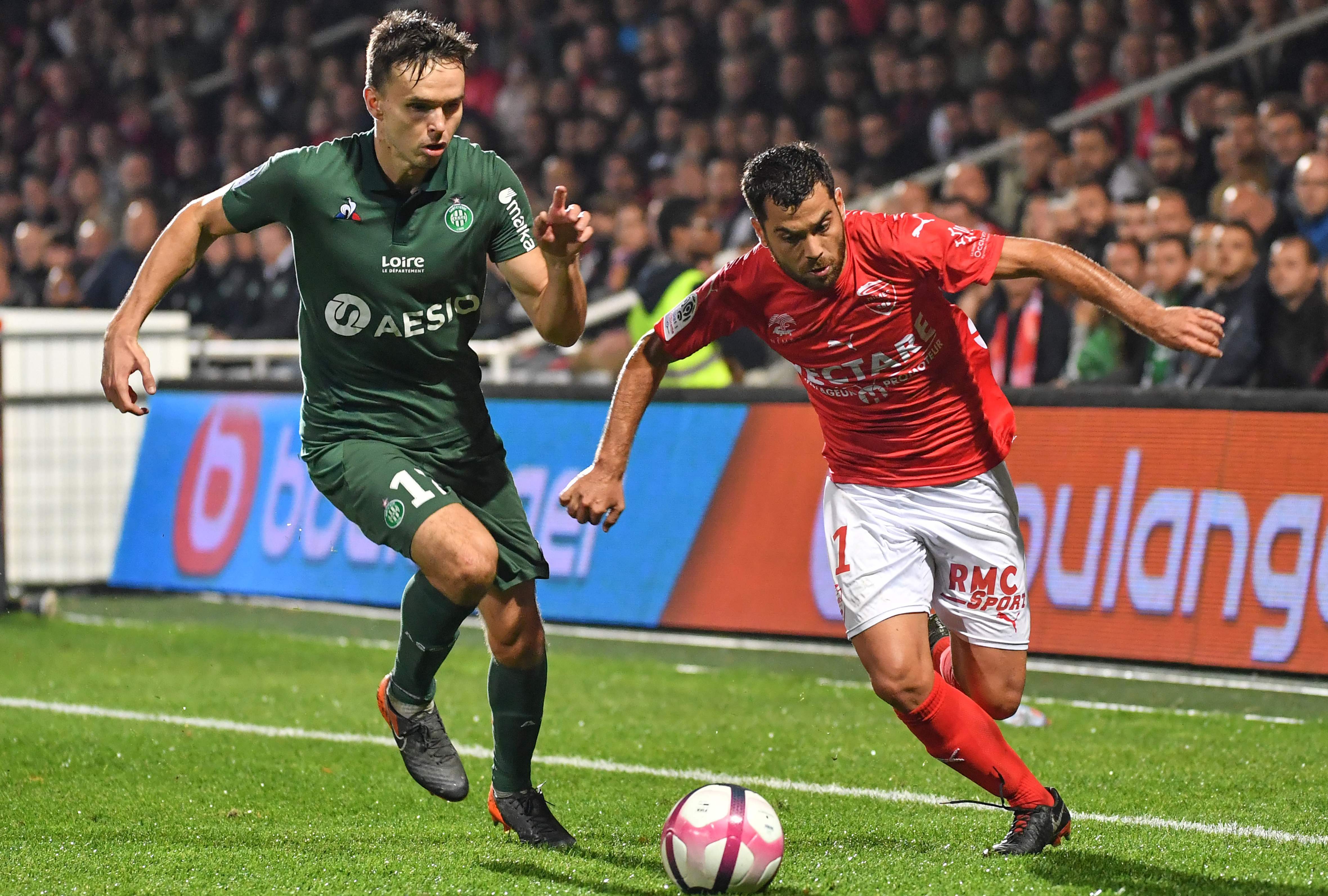 尼姆队在客场比赛中力挽狂澜，反超对手