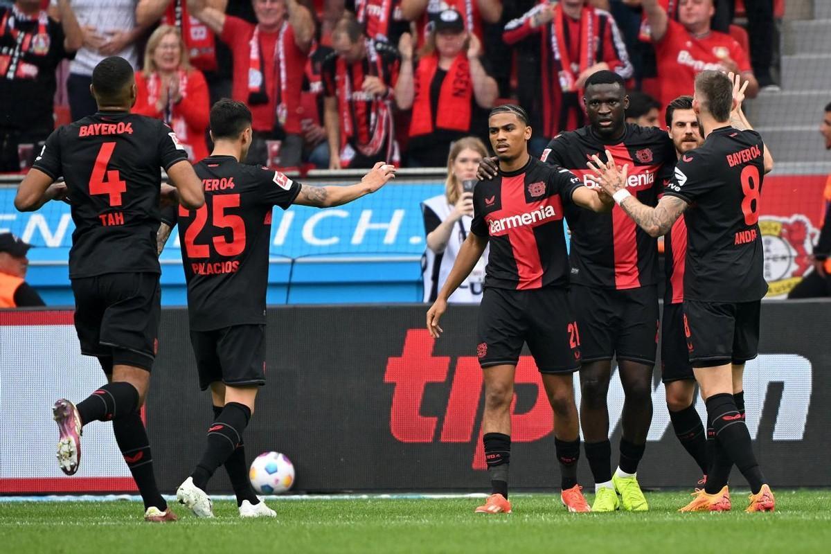 德甲劲旅抢先领跑,冲击联赛榜首 德甲劲旅抢先领跑,冲击联赛榜首