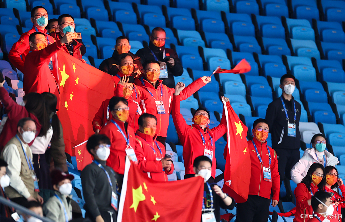 体育健儿在赛场上勇敢拼搏，收获满满果实