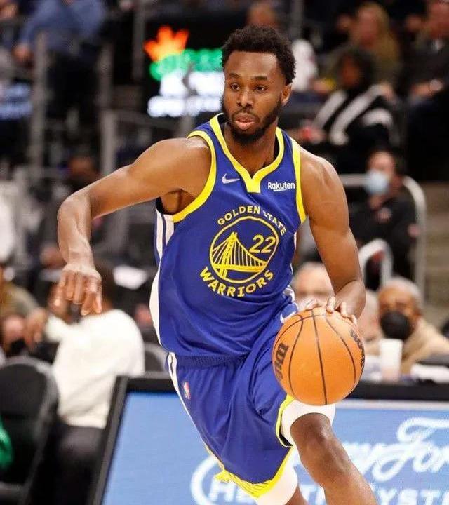 关于经典比赛回放，球迷沉浸在篮球世界中的信息