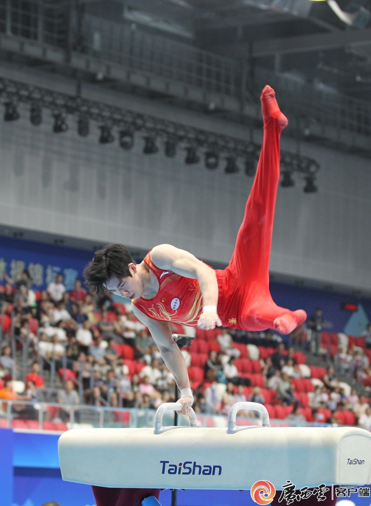 体操比赛呈现激烈对决!新秀崭露头角的简单介绍 体操比赛呈现激烈对决!新秀崭露头角的简单介绍