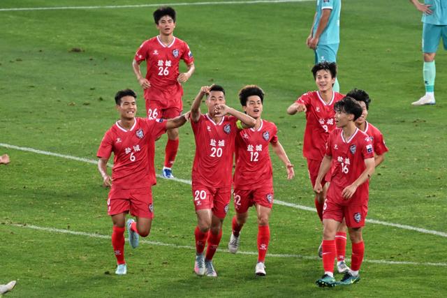 热议足球盛事,强队接连获胜 热议足球盛事,强队接连获胜