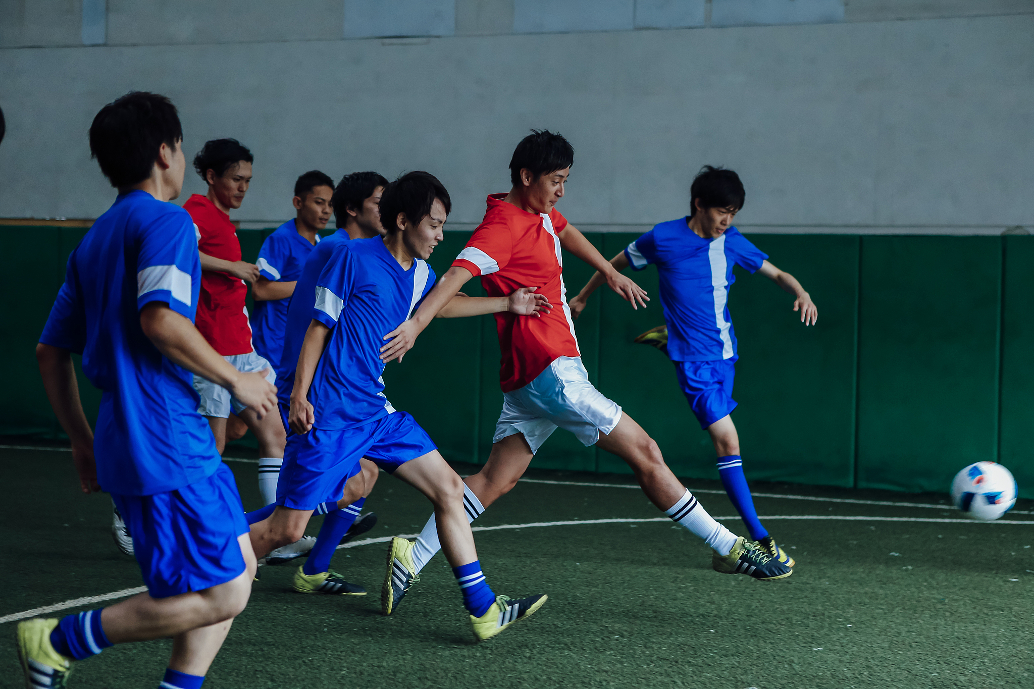 比赛中球员们的默契配合成就了一场完美的胜利 比赛中球员们的默契配合成就了一场完美的胜利