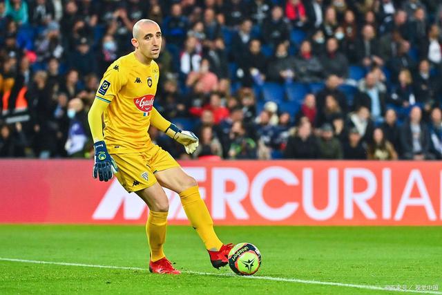 雷恩战胜圣埃蒂安,取得胜利 雷恩战胜圣埃蒂安,取得胜利