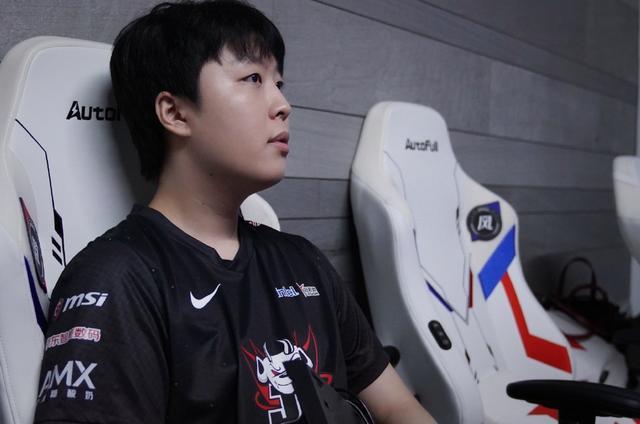 RNG力克100T,Kanavi打出惊人五杀淘汰赛2:1(北京) RNG力克100T,Kanavi打出惊人五杀淘汰赛2:1(北京)