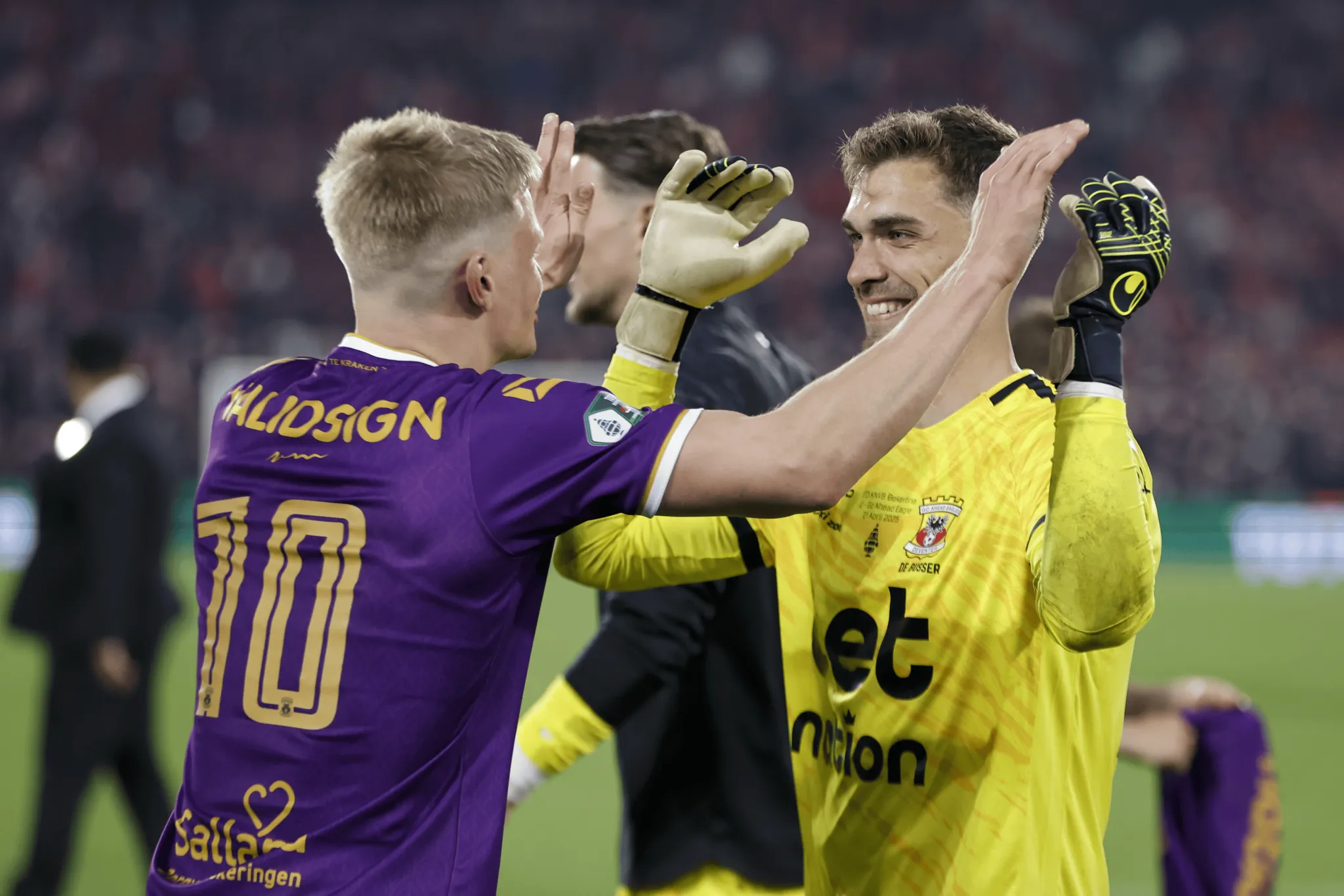 包含荷兰队在比赛中力挫对手,夺取比赛胜利的词条 包含荷兰队在比赛中力挫对手,夺取比赛胜利的词条