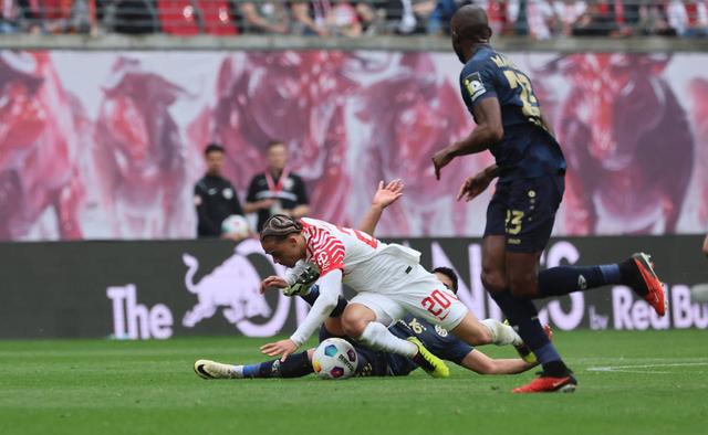 包含沃尔夫斯堡外援表现亮眼,球迷呼唤欧冠资格的词条 包含沃尔夫斯堡外援表现亮眼,球迷呼唤欧冠资格的词条