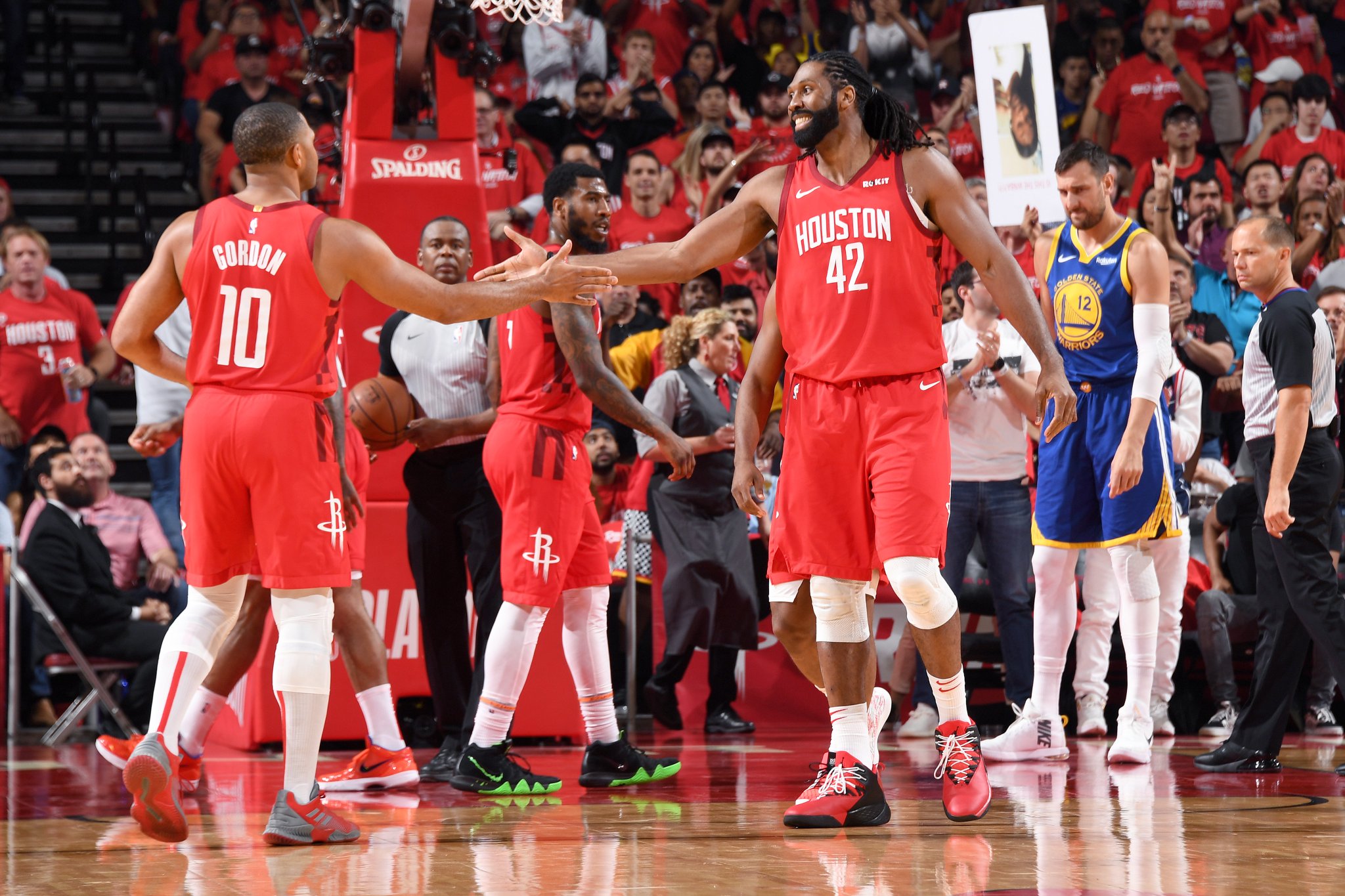 关于火箭全队闪耀夺胜，机智举措赢得赞誉的信息