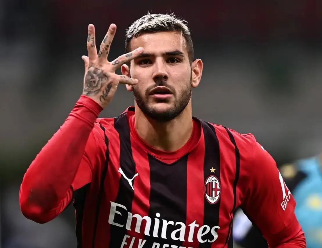 包含AC米兰主场战平萨索洛，保持不败纪录的词条