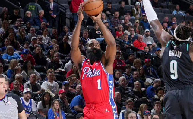 76人逆转火箭,恩比德关键三分绝杀 76人逆转火箭,恩比德关键三分绝杀