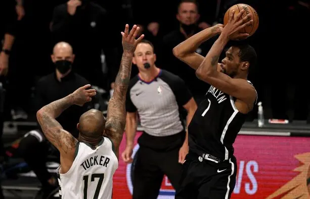 雄鹿客场力克篮网晋级东部半决赛