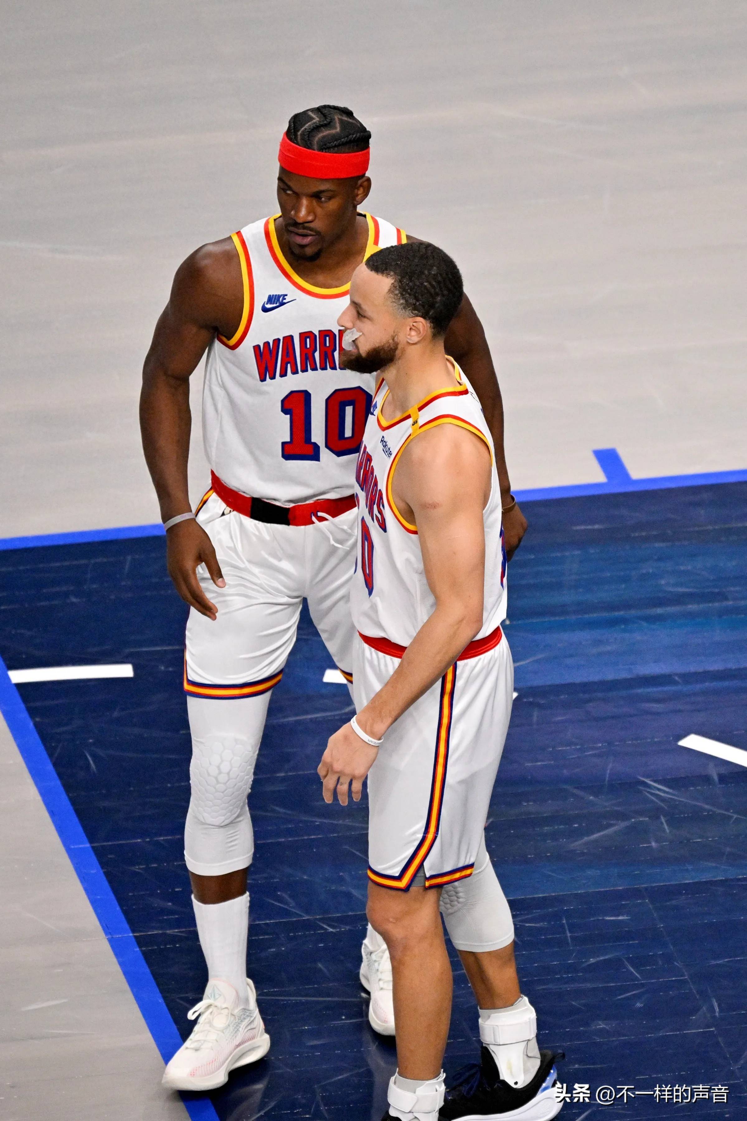 勇士全队发挥出色力压尼克斯