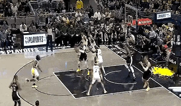 关于步行者横扫雄鹿，保罗统治全场的信息