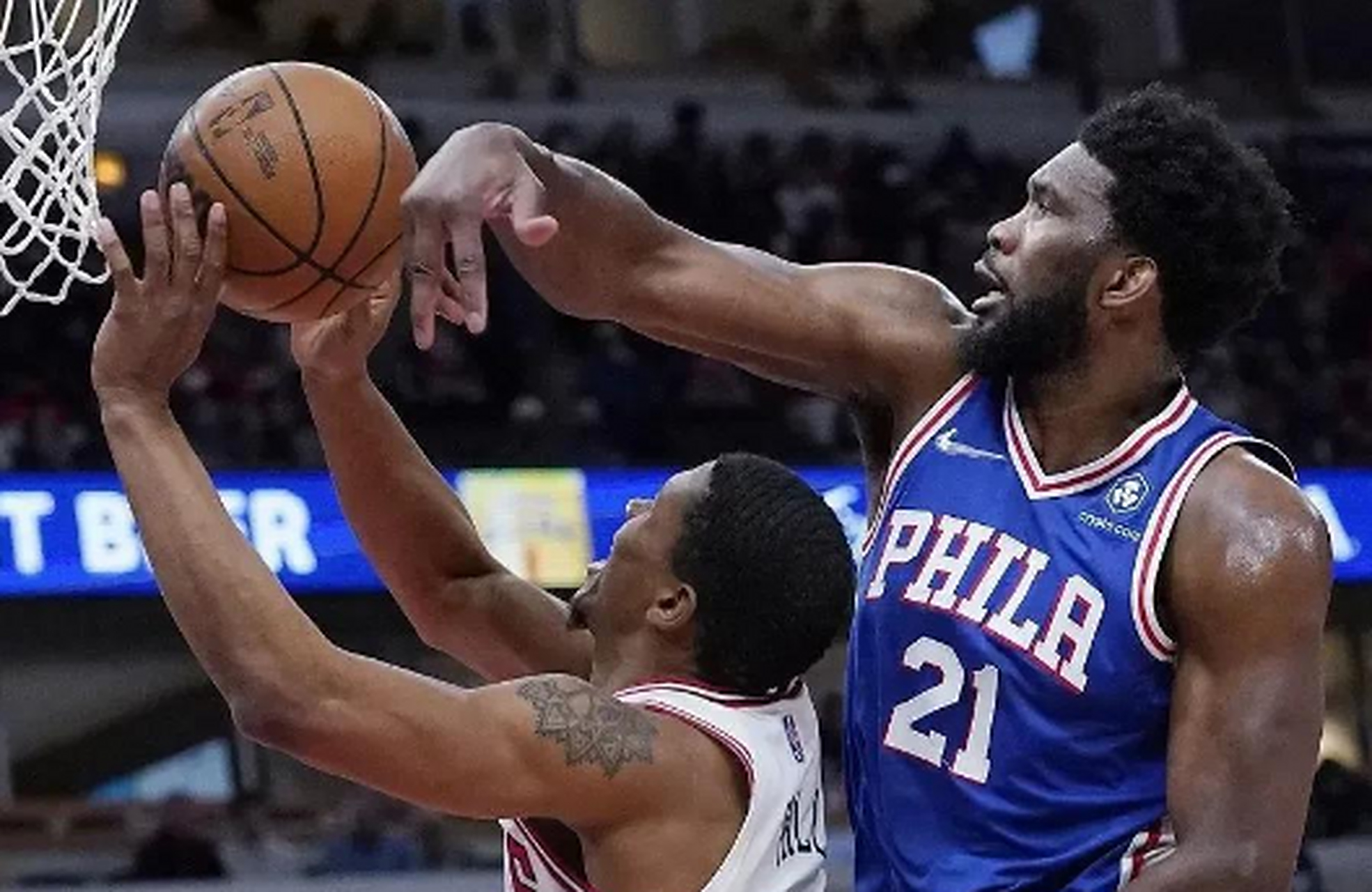 76人主场击败黄蜂,继续保持不败! 76人主场击败黄蜂,继续保持不败!