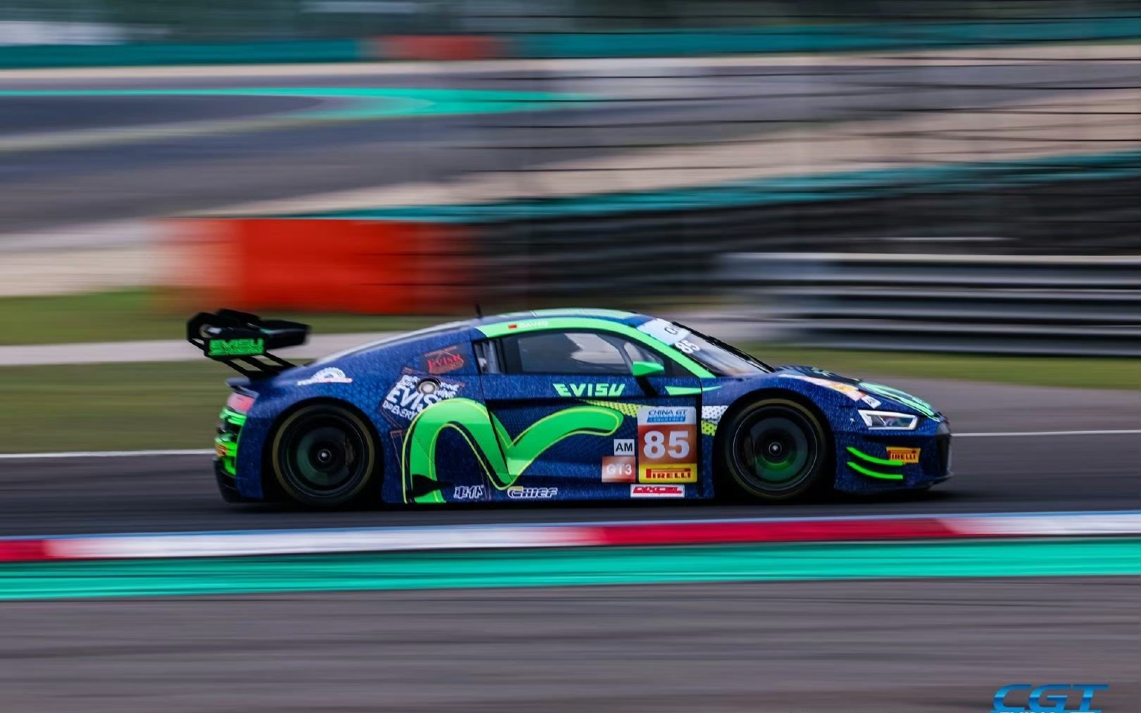 迈凯伦鏖战雷诺车队，勒克莱尔点燃赛场