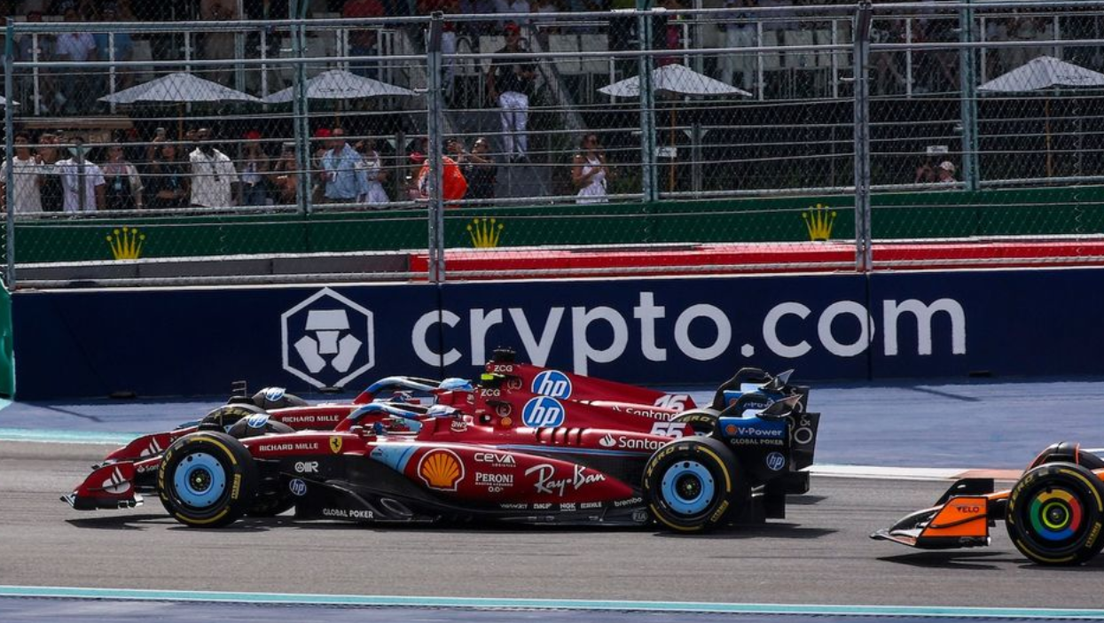 红牛二队翻盘法拉利，塞恩斯点燃赛场