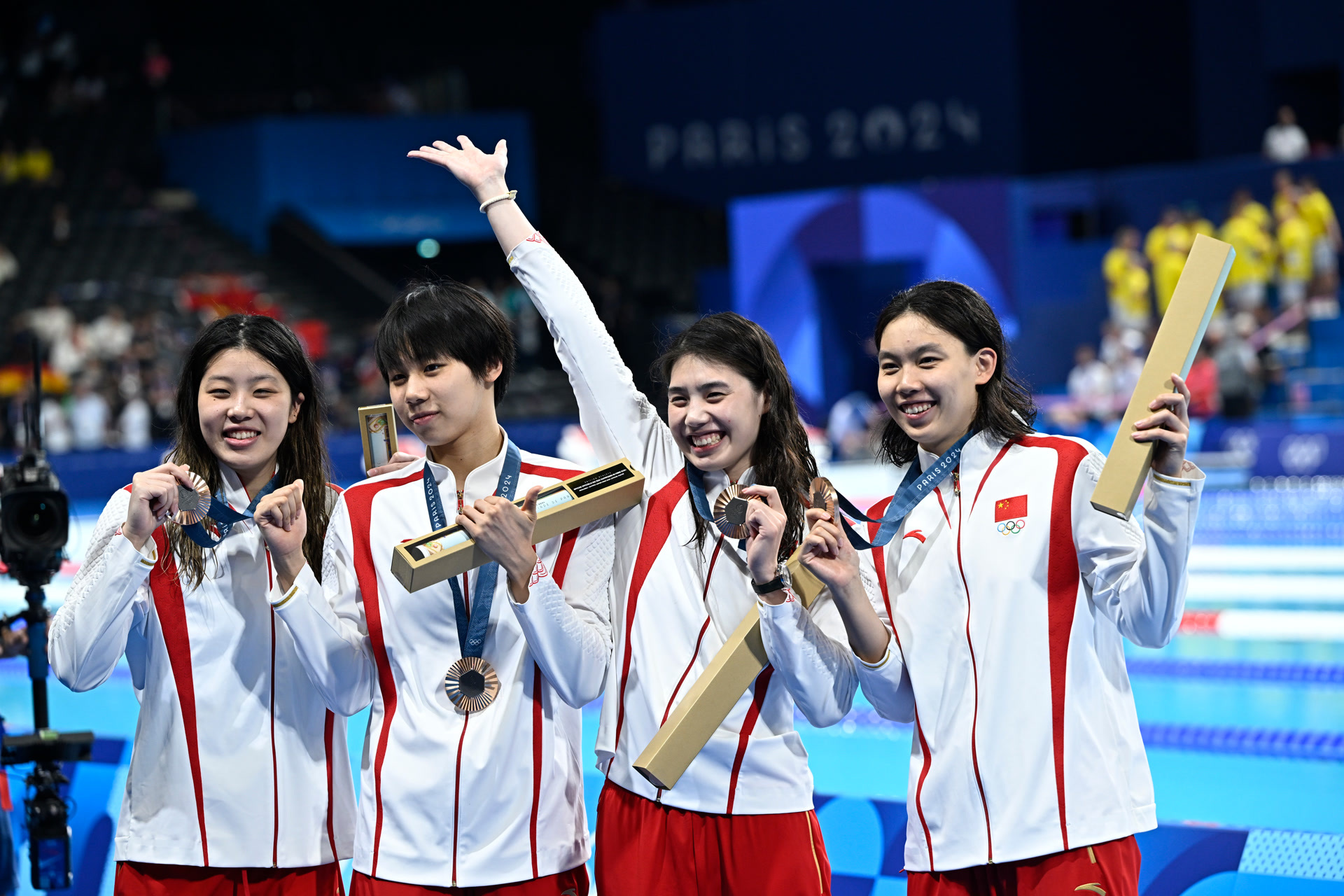 美国失而复得勇夺女子4×100米接力冠军