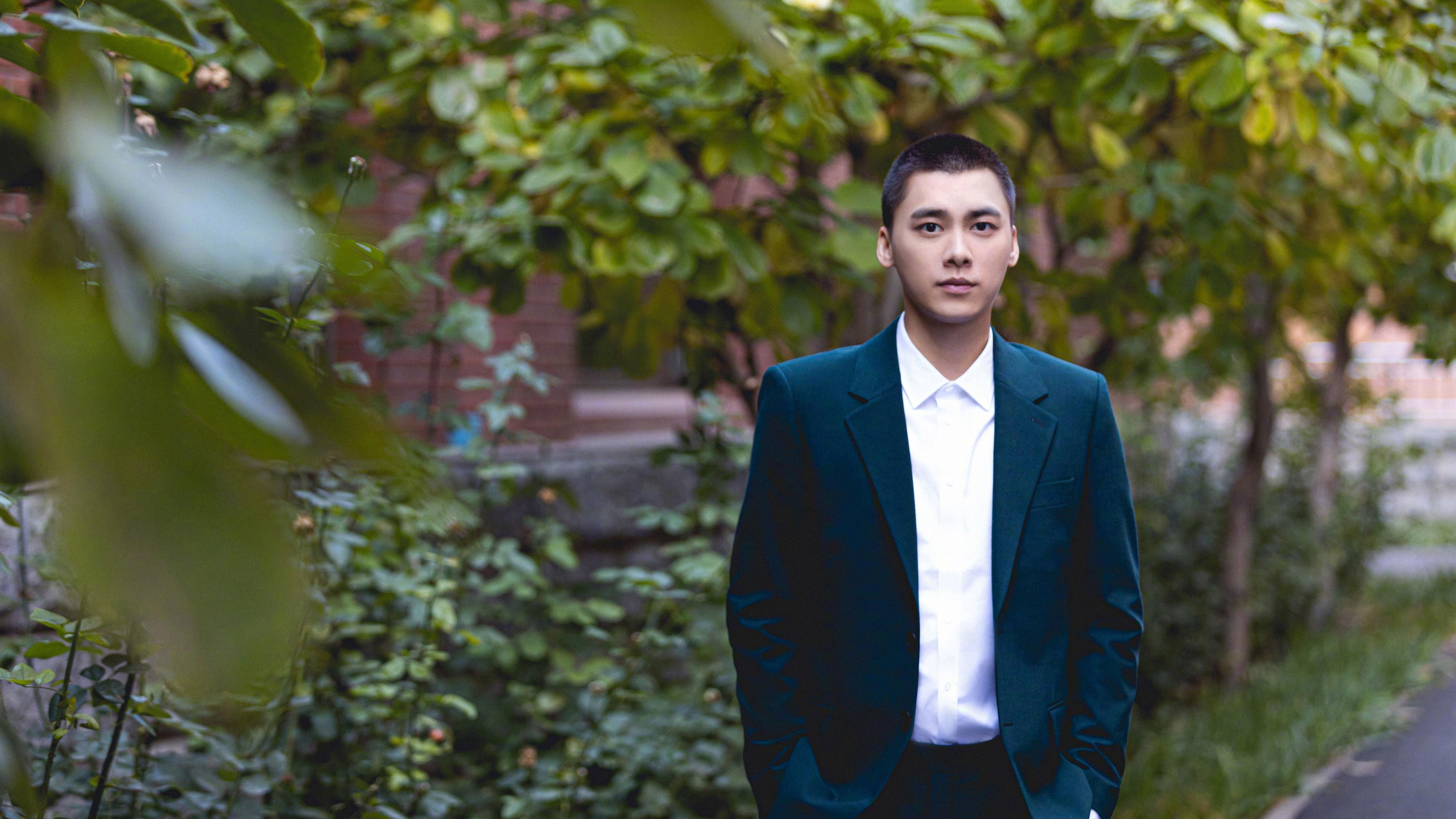 掘金鏖战活塞，伦纳德关键战不手软，锁定季后赛关键席位