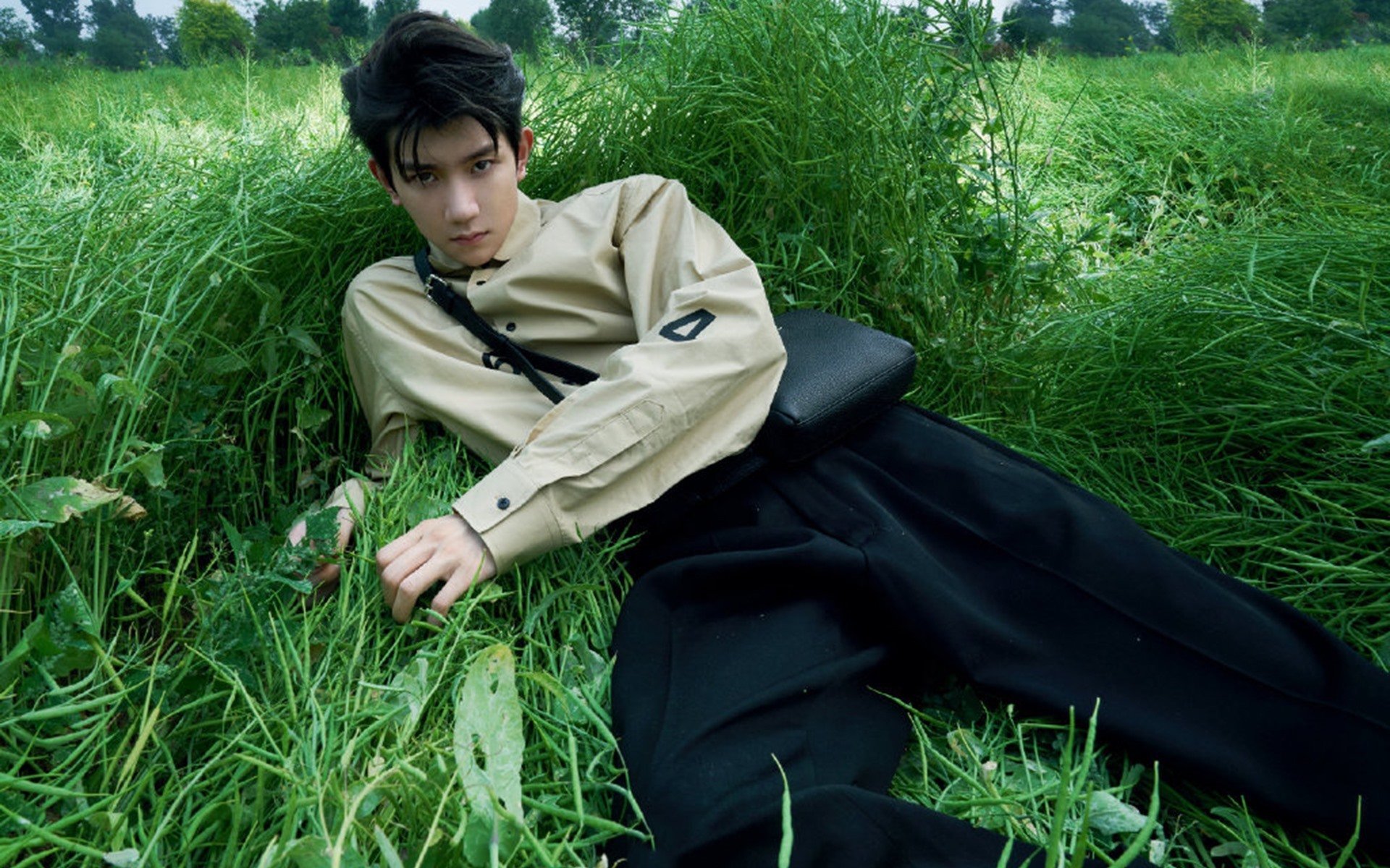 引擎咆哮间,一抹身影正超越所有定义,F1新赛季启幕夜与梅西的终极进攻哲学