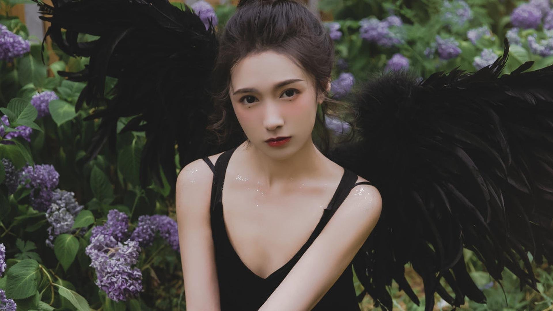 银箭划过不眠城,马克西独自扛起车队暗夜征途